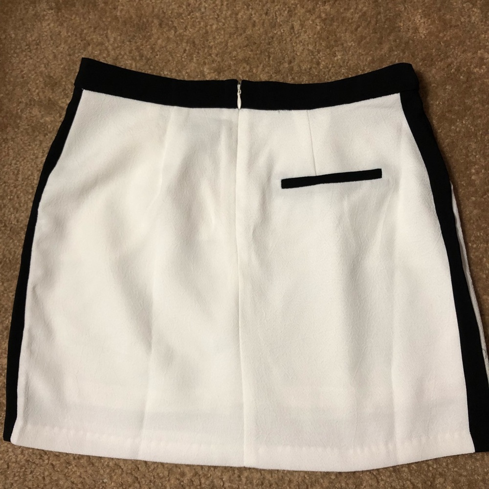 Black/White Formal Skirt with Pockets